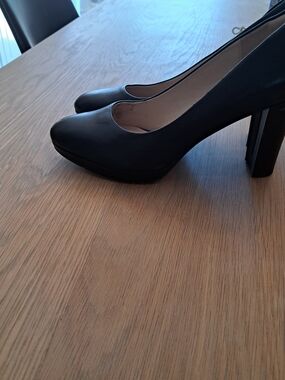 Clark's Classic Black Women's Platform Pump With Elegant Block High Heel